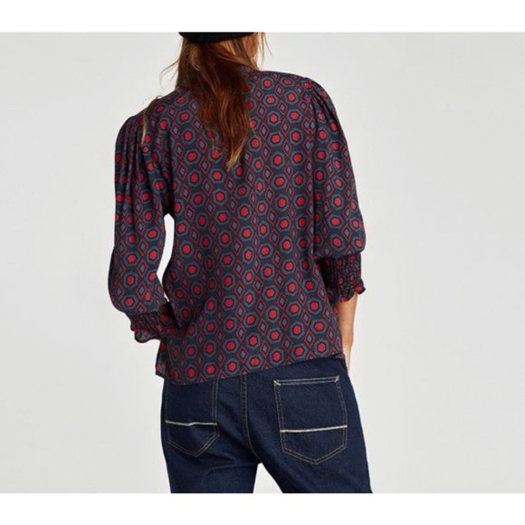 🔵🔴Zara Top (xs) - Picture 2 of 5